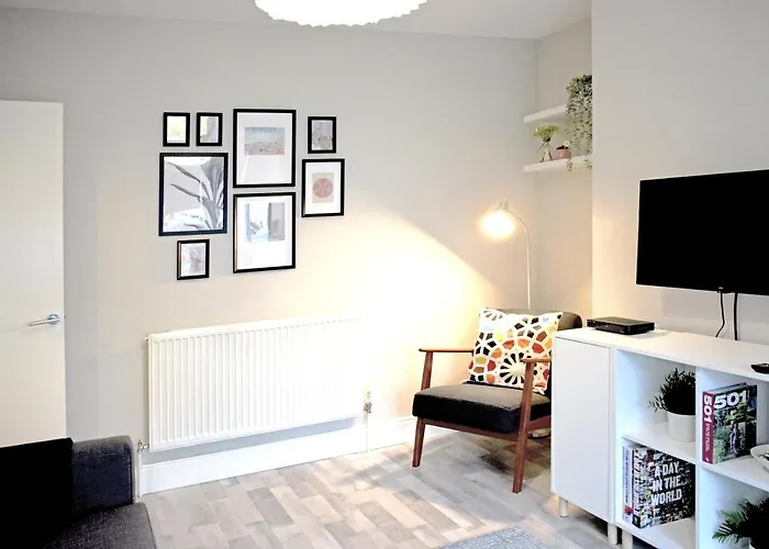 Three Bedroom City Home With Garden