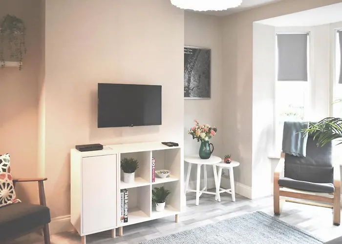 Three Bedroom City Home With Garden